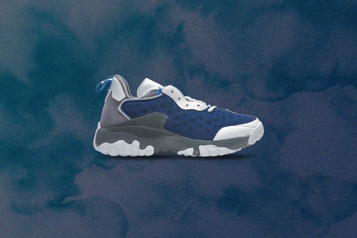 Delta 2 SP 'Flint' - White/University Blue/Iron Grey