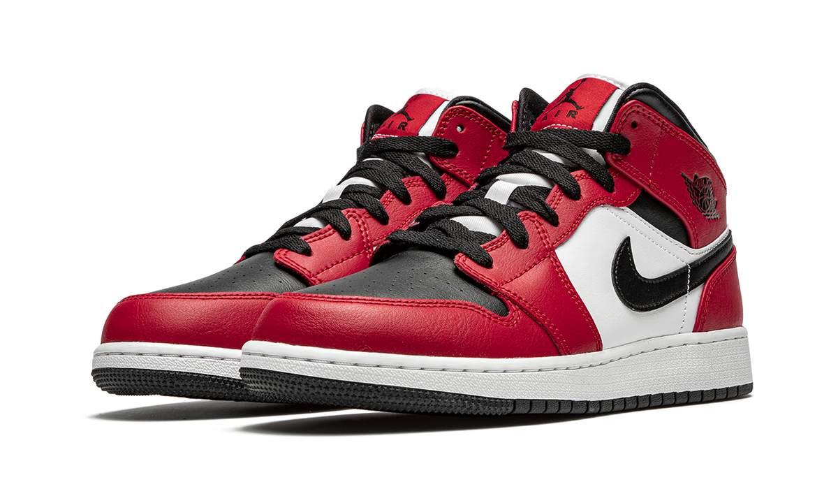 Air Jordan 1 Mid GS "Chicago Black Toe" 554725 069