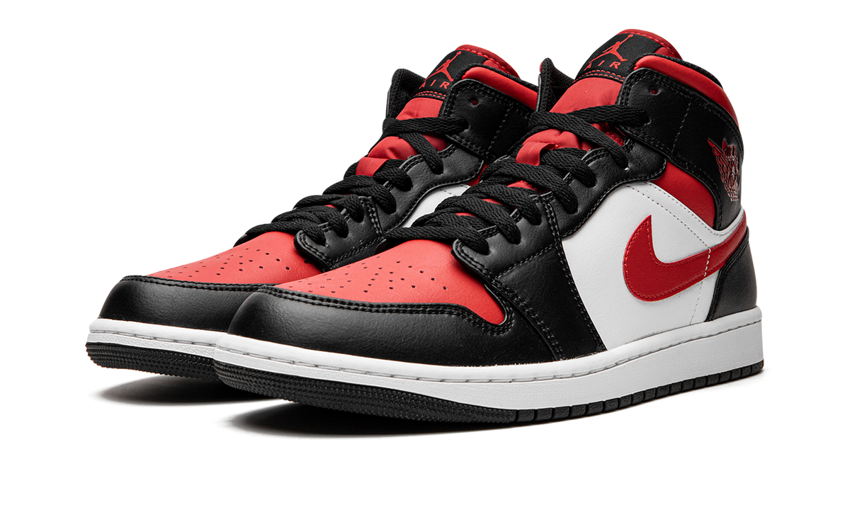Air Jordan 1 Mid "Bred Toe" 554724 079