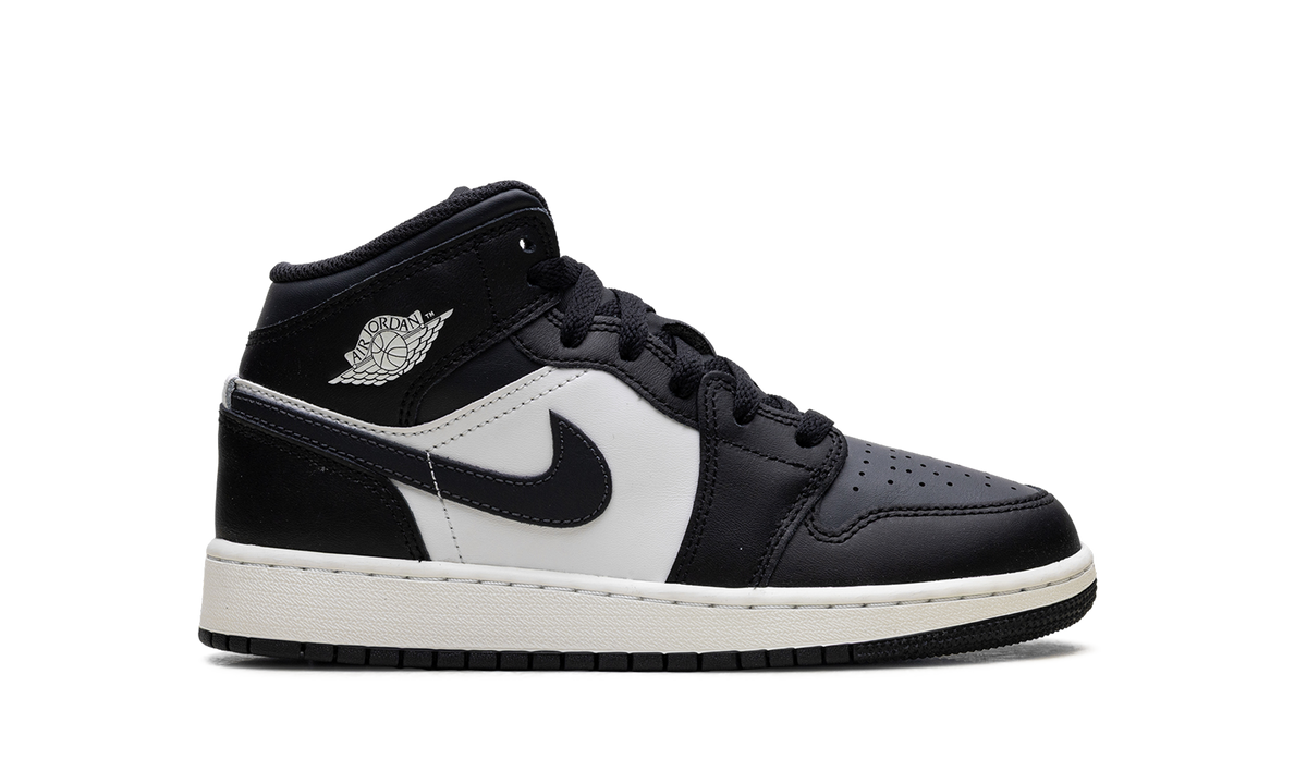 Jordan 1 Mid GS "Off Noir Toe" DQ8423 010