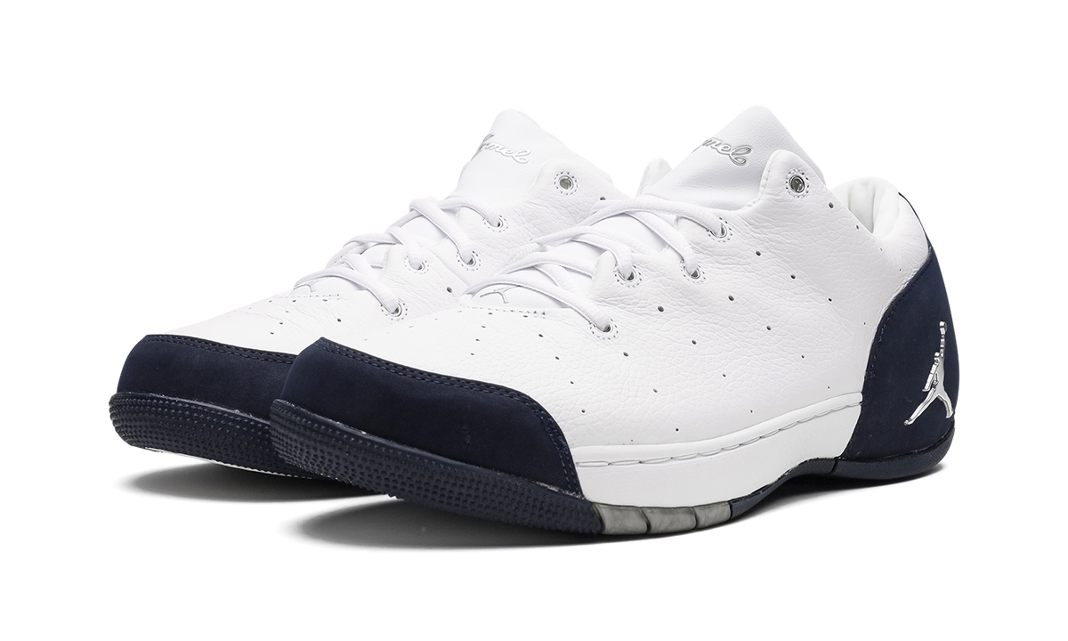 Jordan Carmelo 1.5 Low "White/Metallic Silver-Obsidian" 311042 101