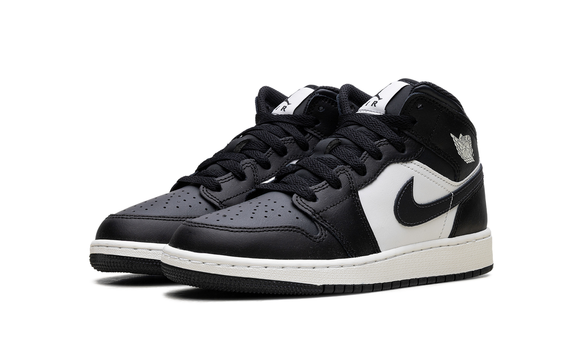 Jordan 1 Mid GS "Off Noir Toe" DQ8423 010